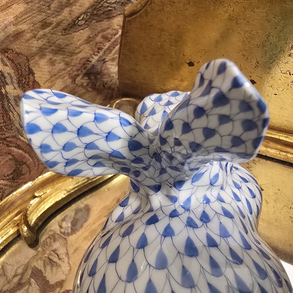 Herend blue fishnet sitting Bunny hand-painted HUNGARY~VINTAGE~NWOT DISPLAY MINT - Picture 6 of 10